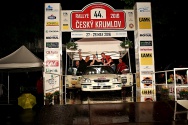 Rallye Český Krumlov: Vyhlášení výsledků na cílové rampě